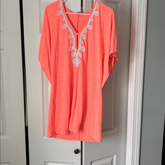 Lilly Pulitzer Baletta Coral Beach Cover up
Size small - Picture 2 of 3